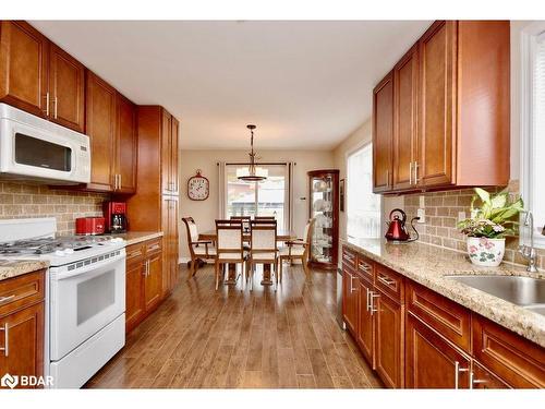 181 Sproule Drive, Barrie, ON - Indoor Photo Showing Kitchen