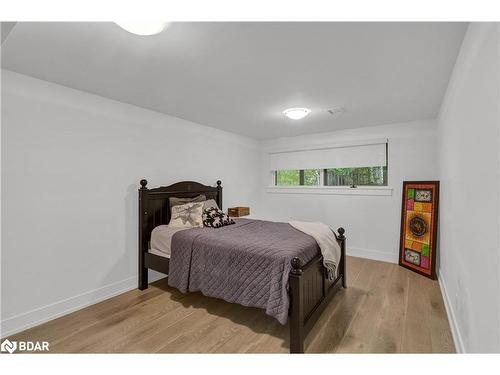 16 Crestwood Drive, Barrie, ON - Indoor Photo Showing Bedroom