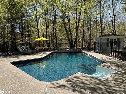 1962 Carriage Court, Orillia, ON - Outdoor With In Ground Pool With Backyard