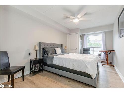 213-486 Laclie Street, Orillia, ON - Indoor Photo Showing Bedroom