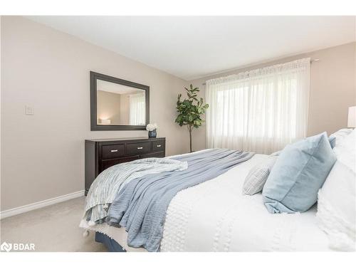 72 Oren Boulevard, Barrie, ON - Indoor Photo Showing Bedroom