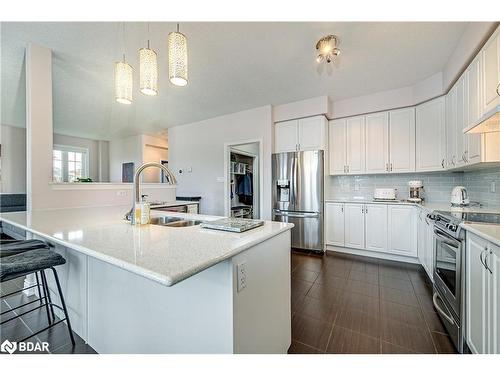 23 Kierland Road, Barrie, ON - Indoor Photo Showing Kitchen With Stainless Steel Kitchen With Double Sink With Upgraded Kitchen