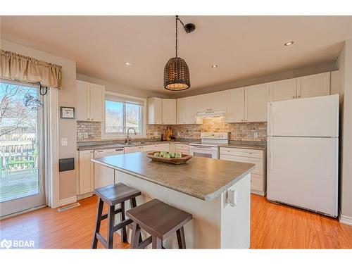388 Little Avenue, Barrie, ON - Indoor Photo Showing Kitchen With Double Sink