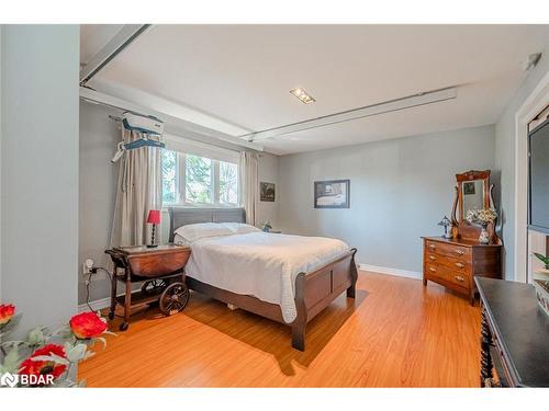 388 Little Avenue, Barrie, ON - Indoor Photo Showing Bedroom