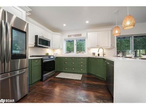 20 Highland Avenue, Barrie, ON - Indoor Photo Showing Kitchen With Upgraded Kitchen