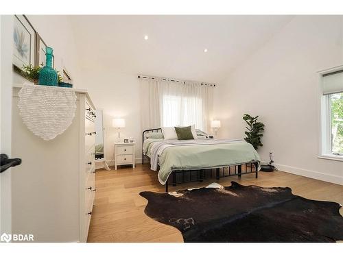 20 Highland Avenue, Barrie, ON - Indoor Photo Showing Bedroom