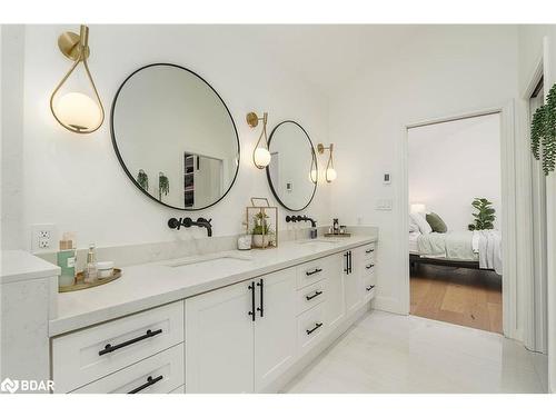 20 Highland Avenue, Barrie, ON - Indoor Photo Showing Bathroom