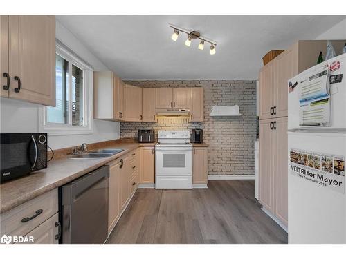 263 Tupper Boulevard, Alliston, ON - Indoor Photo Showing Kitchen With Double Sink