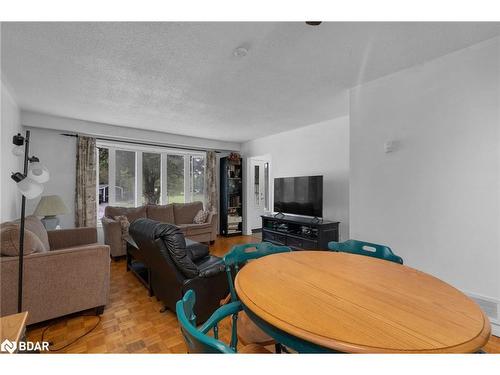 263 Tupper Boulevard, Alliston, ON - Indoor Photo Showing Living Room