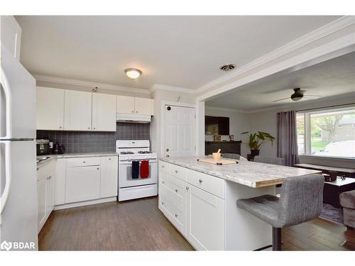 32 Shannon Street, Barrie, ON - Indoor Photo Showing Kitchen