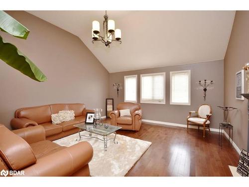 6 Joseph Crescent, Barrie, ON - Indoor Photo Showing Living Room