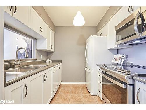 513-1200 Esplanade N, Pickering, ON - Indoor Photo Showing Kitchen With Double Sink