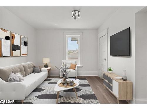 44 Colborne Street W, Orillia, ON - Indoor Photo Showing Living Room