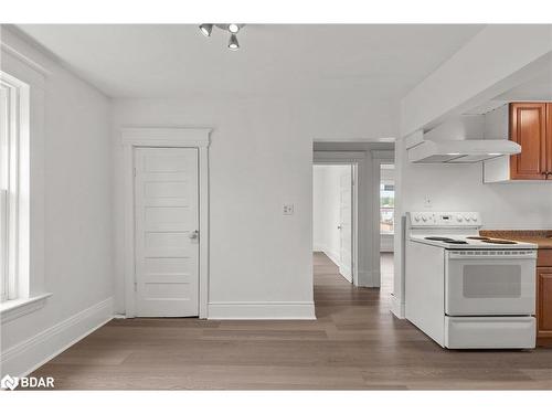 44 Colborne Street W, Orillia, ON - Indoor Photo Showing Kitchen