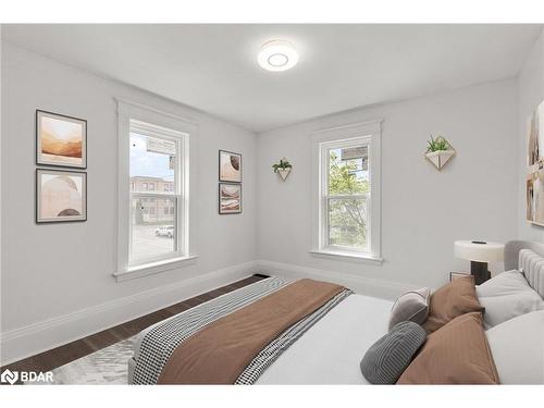 44 Colborne Street W, Orillia, ON - Indoor Photo Showing Bedroom