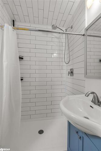 44 Colborne Street W, Orillia, ON - Indoor Photo Showing Bathroom