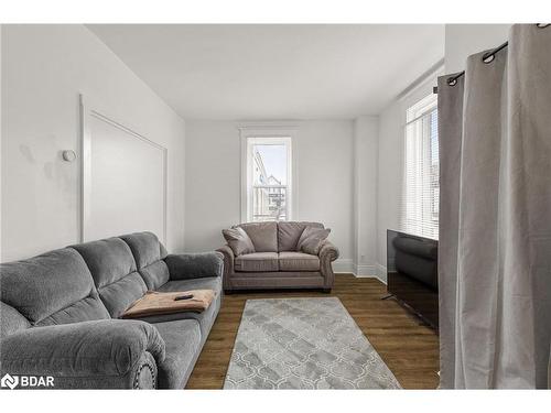 44 Colborne Street W, Orillia, ON - Indoor Photo Showing Living Room