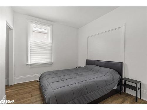 44 Colborne Street W, Orillia, ON - Indoor Photo Showing Bedroom