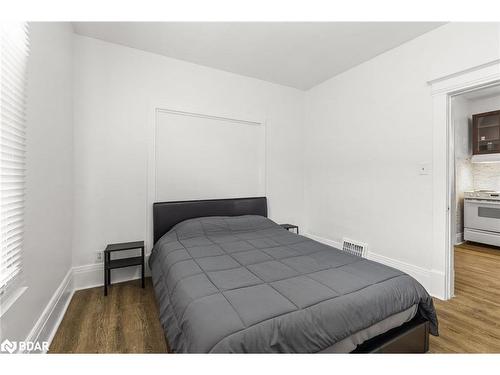 44 Colborne Street W, Orillia, ON - Indoor Photo Showing Bedroom