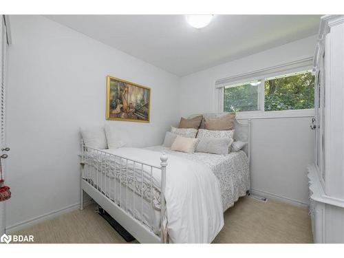 125 Gerald Avenue, Orillia, ON - Indoor Photo Showing Bedroom