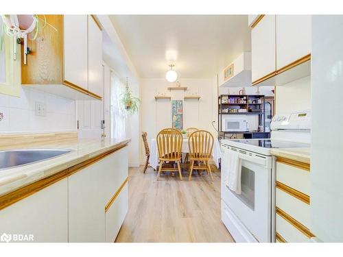 75-165 Green Valley Drive, Kitchener, ON - Indoor Photo Showing Kitchen