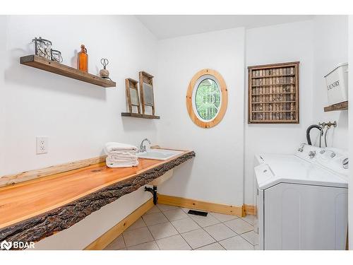 697 Lafontaine Road E, Tiny, ON - Indoor Photo Showing Laundry Room