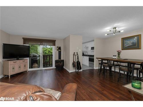 37 Loggers Run, Barrie, ON - Indoor Photo Showing Living Room