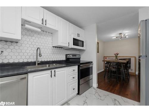 37 Loggers Run, Barrie, ON - Indoor Photo Showing Kitchen