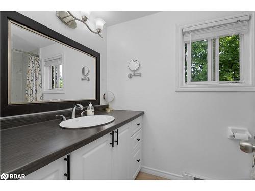 37 Loggers Run, Barrie, ON - Indoor Photo Showing Bathroom