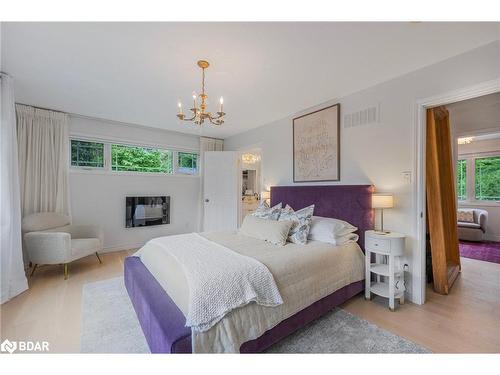 112 Collingwood Street, Barrie, ON - Indoor Photo Showing Bedroom