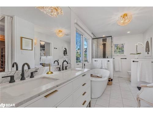 112 Collingwood Street, Barrie, ON - Indoor Photo Showing Bathroom