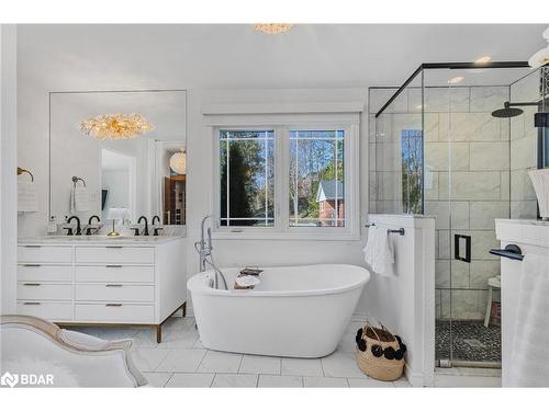 112 Collingwood Street, Barrie, ON - Indoor Photo Showing Bathroom