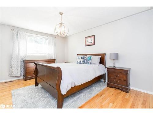 425 Dale Drive, Orillia, ON - Indoor Photo Showing Bedroom