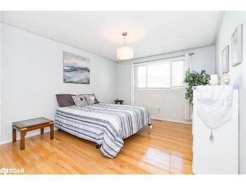 425 Dale Drive, Orillia, ON - Indoor Photo Showing Bedroom