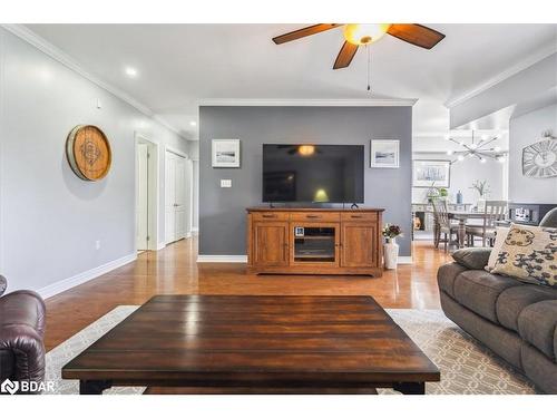 311-39 Ferndale Drive S, Barrie, ON - Indoor Photo Showing Living Room