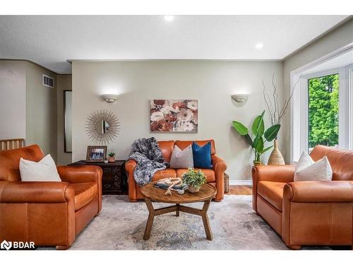 104 Crompton Drive, Barrie, ON - Indoor Photo Showing Living Room