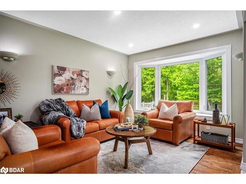 104 Crompton Drive, Barrie, ON - Indoor Photo Showing Living Room