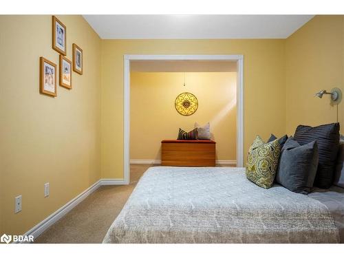 104 Crompton Drive, Barrie, ON - Indoor Photo Showing Bedroom