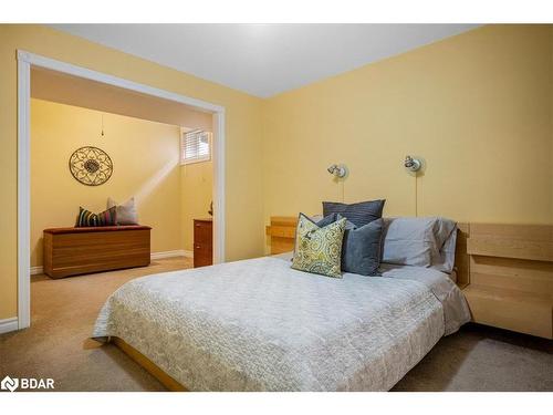 104 Crompton Drive, Barrie, ON - Indoor Photo Showing Bedroom