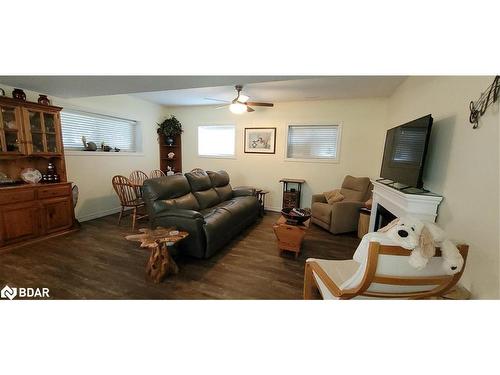 12 Fulsom Crescent, Kawartha Lakes, ON - Indoor Photo Showing Living Room