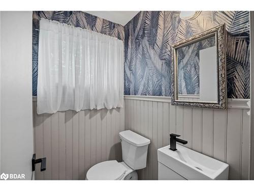 1009 Fairbairn Street, Peterborough, ON - Indoor Photo Showing Bathroom
