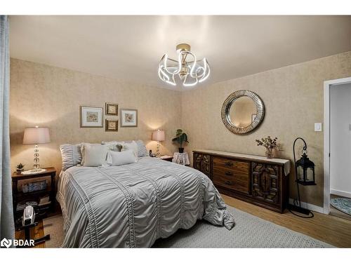 1009 Fairbairn Street, Peterborough, ON - Indoor Photo Showing Bedroom
