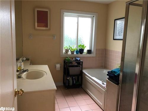 824-32 Dawson Drive, Collingwood, ON - Indoor Photo Showing Bathroom