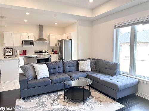 26 Shipley Avenue, Collingwood, ON - Indoor Photo Showing Living Room
