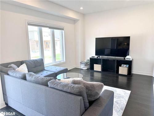 26 Shipley Avenue, Collingwood, ON - Indoor Photo Showing Living Room