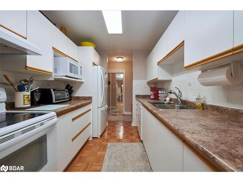 105-131 Clapperton Street, Barrie, ON - Indoor Photo Showing Kitchen With Double Sink
