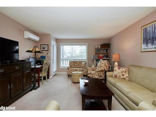 105-131 Clapperton Street, Barrie, ON - Indoor Photo Showing Living Room