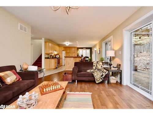 1400 Everton Road, Midland, ON - Indoor Photo Showing Living Room