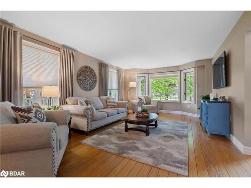 2255 Douglas Avenue, Innisfil, ON - Indoor Photo Showing Living Room