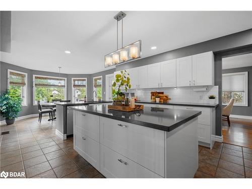 2255 Douglas Avenue, Innisfil, ON - Indoor Photo Showing Kitchen With Upgraded Kitchen